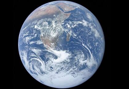 La teoría de que Theia chocó con en un costado de la Tierra y se formó la Luna por quedar atrapado en la atracción gravitacional de nuestro planeta, cobró mayor relevancia