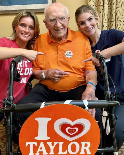 La terapeuta ocupacional Sarah Zajic le presentó la música de Swift a Frank durante una sesión de terapia (Instagram/@elesquiu)