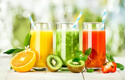 La terapia Gerson propone tomar 13 vasos de 250 ml por día de jugos de frutas naturales