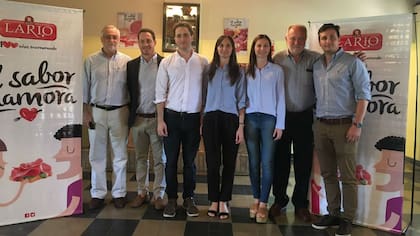 La tercera y cuarta generación Lagrutta, a cargo de la empresa: Carlos (presidente), Juan, Pablo, Agustina, Victoria y Luis (vicepresidente) y Luis (h)