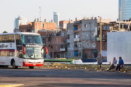 La villa 31 bordea toda la entrada a la terminal