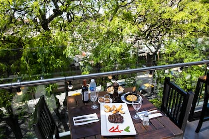 La terraza de Recoleta Urban Mall brinda una vista privilegiada del cementerio de la Recoleta
