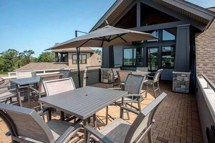 La terraza superior de la casa del autódromo de Minnesota ofrece una vista inmejorable a las pistas