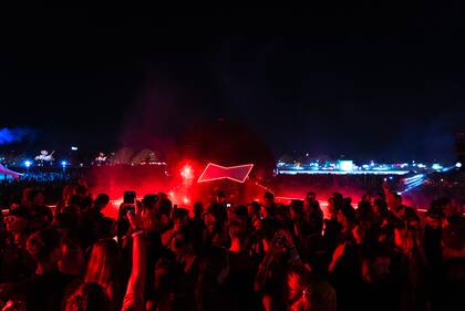 La terraza VIP y el DJ Mariano Mellino: una combinación a pura energía.