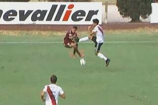 Lollo fue titular en la reserva y terminó expulsado por una terrible patada