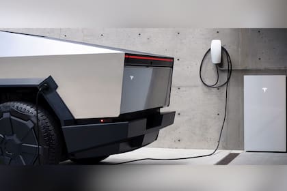 La Tesla Cybertruck permite cargar otros dispositivos electrónicos