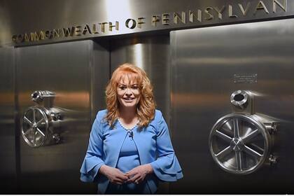 La tesorera Stacy Garrity emitió un comunicado para los cheques enviados en 2025