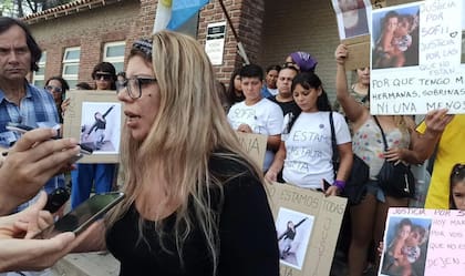La tía de Sofía Vicente, en la marcha por el femicidio ocurrido en Olavarría