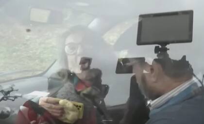 La tía del diputado le saca la lengua a la prensa (LN+)