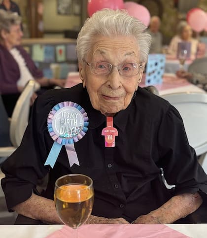 La tía Marj celebró su cumpleaños rodeada de sus seres queridos actuales