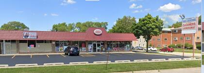 La tienda Bellwood Liquor and Grocery, donde se vendió el boleto ganador, también recibió una recompensa por su papel en esta historia de suerte (Imagen de Facebook)