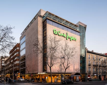 La tienda de El Corte Inglés en el barrio Salamanca, Madrid