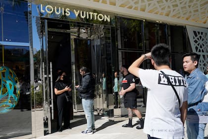 La tienda de ropa masculina Louis Vuitton en el Design District de Miami