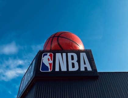 La tienda incluye la línea completa de productos de la NBA