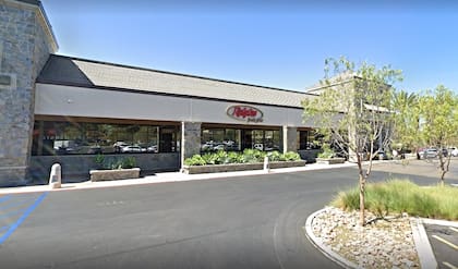 La tienda se ubica en el 32555 de la calle Golden Lante, de la ciudad de Dana Point, en el condado de Orange