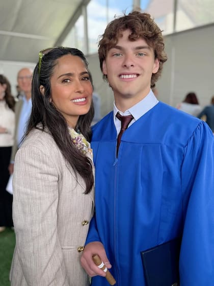 La tierna foto entre Agustin James y Salma Hayek