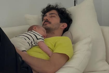 A delicada foto que Corbero tirou de Chino Darin com Dante