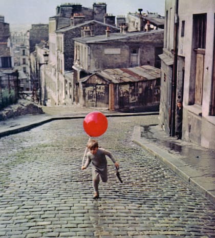 La tierna historia del chico con el globo rojo