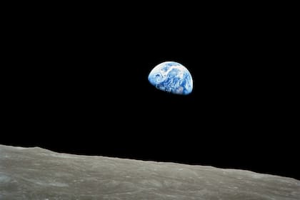 La Tierra vista desde la órbita lunar, según la fotografió el astronauta William Anders en el Apollo 8 (1968)