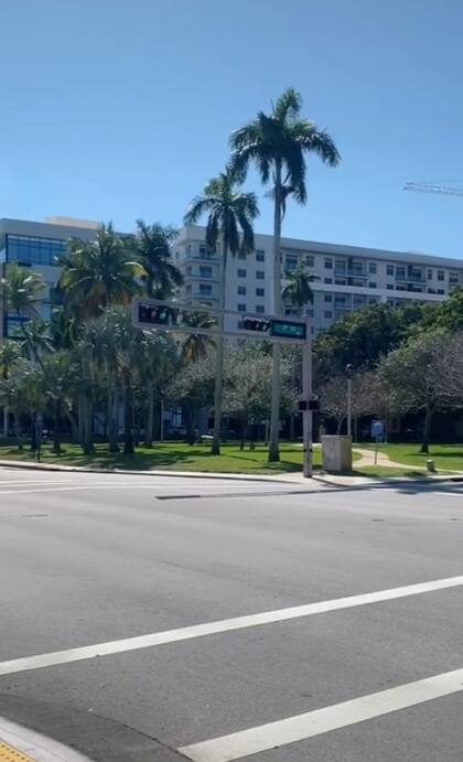 La tiktoker mostró cómo se ubican los semáforos en Florida