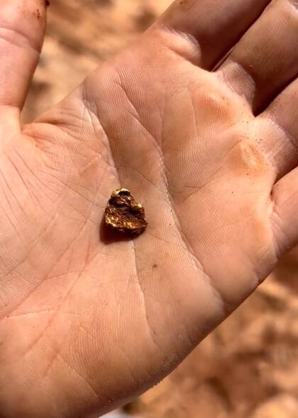 La tiktoker suele encontrar pedazos de oro de todos los tamaños