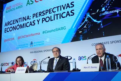 La titular de American Society, Susan Segal, coordina el panel de los embajadores Jorge Arguello y Mark Stanley en el Council of Americas.
