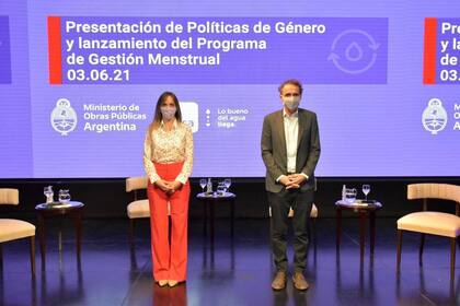 La titular de AySA, Malena Galmarini, compartió ayer un acto con el ministro de Obras Públicas, Gabriel Katopodis. Ambos figuran en la lista de posibles candidatos del oficialismo para la Provincia.