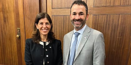 La titular de la AFIP, Florencia Misrahi, y Daniel Werfel, titular del IRS