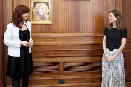 La expresidenta Cristina Kirchner con la exdirectora de la Anses, Fernanda Raverta