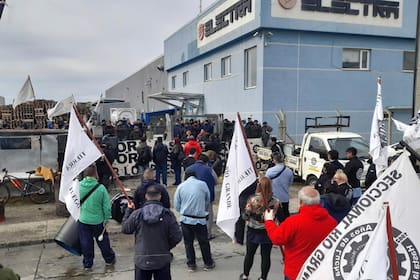 La toma de la fábrica Aires del sur en Río Grande, Tierra del Fuego