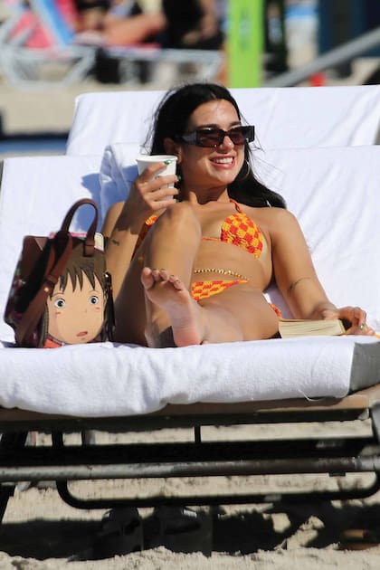 La top disfrutó del sol de la Florida y descansó sin perder el estilo.