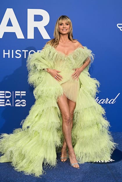 La top model y conductora alemana Heidi Klum fue una de las más animadas durante el evento; de hecho, ocupó el rol de subastar algunos de los objetos donados por las estrellas
