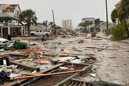 La tormenta arrasó con casas y bienes públicos en el condado de Bay, en Florida