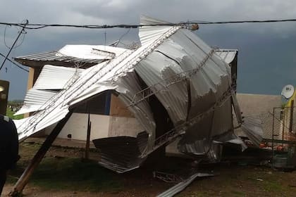 La tormenta azotó la localidad de Arrecifes, en media hora una fábrica quedó destruida y a muchas casas se les voló el techo