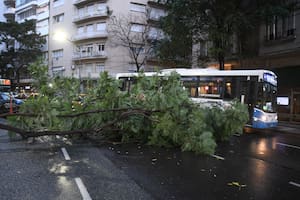 Las imágenes de la tormenta, que causó vientos fuertes y chaparrones a lo largo de todo el país