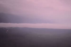 Lacalle Pou grabó la impresionante tormenta eléctrica desde un avión: “¡Linda noche para volar!”