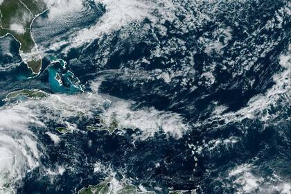La Tormenta Sara se localizó a 45 km al sur-suroeste de la Isla de Guanaja, Honduras, con vientos máximos de 85 km/h.