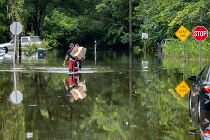 La tormenta tropical Debby dejó inundaciones y severos destrozos en distintos estados de EE.UU. (AP Foto/Stephen B. Morton)