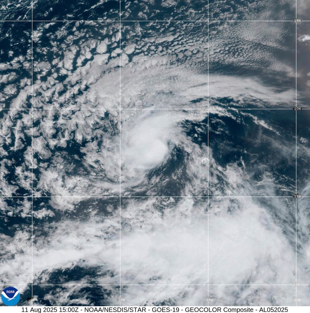 Hacia dónde se dirige la tormenta Erin, que avanza sobre el Atlántico: ¿pasará por Estados Unidos?