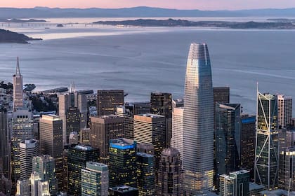 La torre "Salesforce" en San Francisco, EE. UU. finalizada en 2018