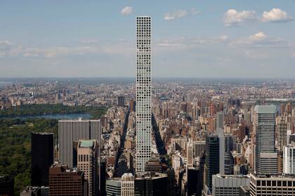 La torre de 432 Park Avenue sufre de daños estructurales que afectan los valores de las propiedades. 