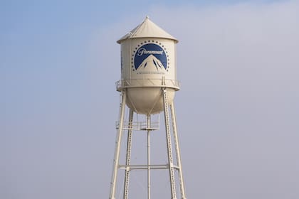 La torre de agua de Paramount Pictures, en Los Ángeles (Foto AP/Jae C. Hong, archivo)