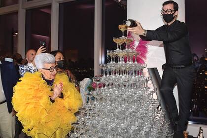 La torre de copas de cristal en la que se sirvió el champagne.