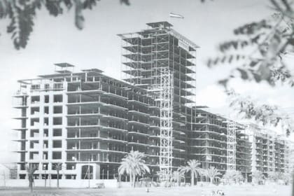 La Torre de los Remedios en plena construcción