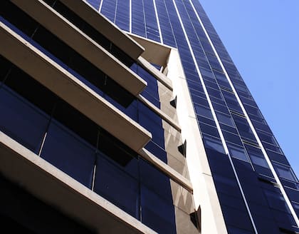 La torre de oficinas Al Río forma parte del complejo ubicado en Libertador al 100 en Vicente López 