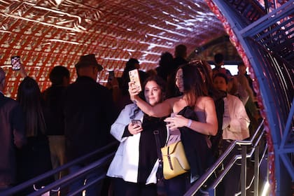 La Torre de Spaghetti de Minujín en la Noche de los museos, uno de los hitos de convocatoria del Centro Cultural Recoleta