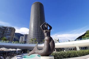 La torre del hotel Naciona y La Sirena, obra de Alfredo Ceschiatti.