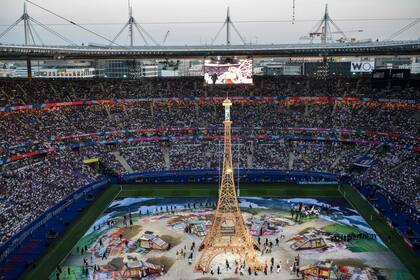 La Torre Eiffel fue exhibida en la ceremonia inaugural del Mundial de rugby 2023
