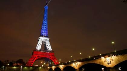 La Torre Eiffel vuelve a cerrar por miedo a más atentados