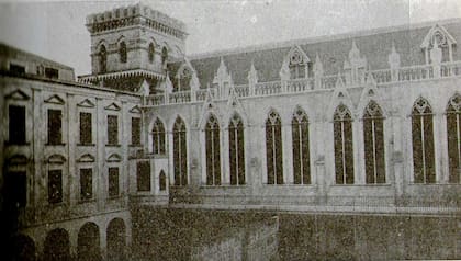 La torre original del Colegio San José fue removida en 1871 para construir el observatorio